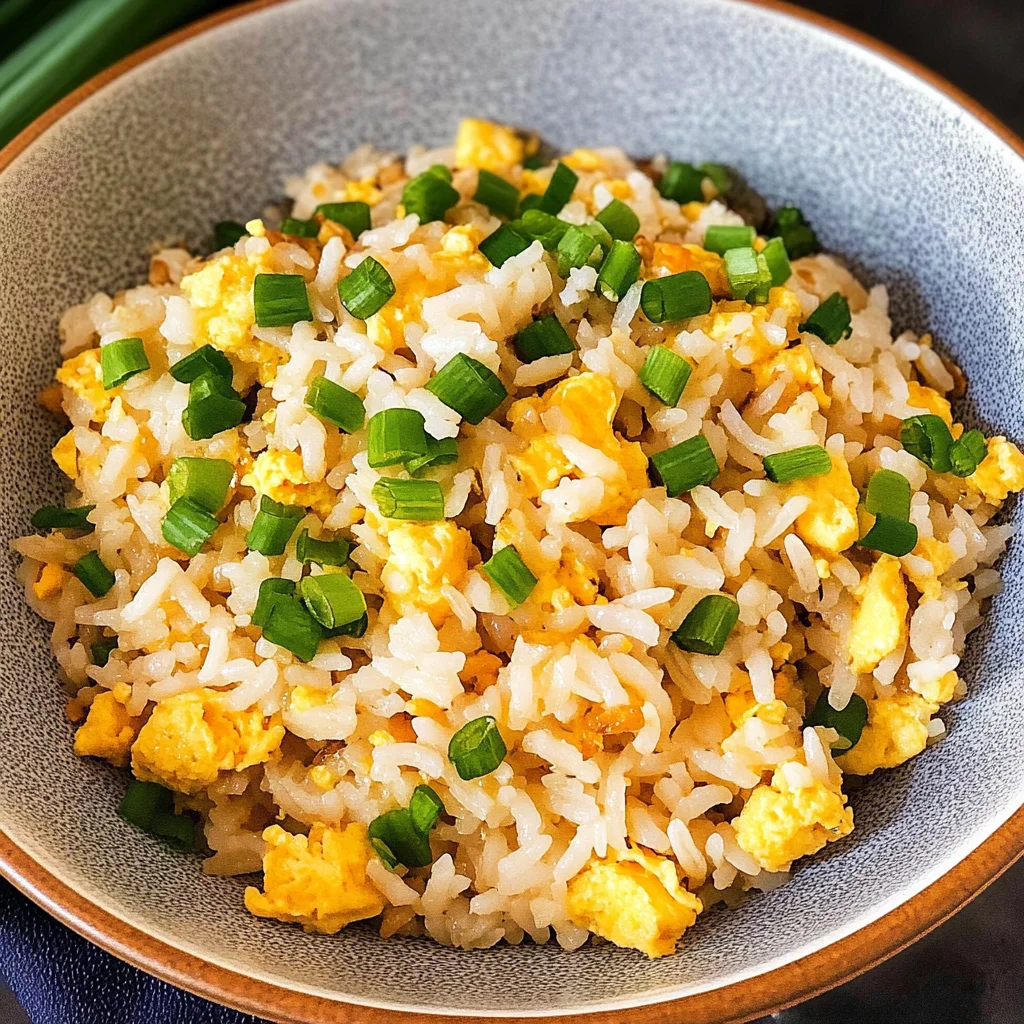 10 min. Easy Egg Fried Rice (only 6 ingredients!)